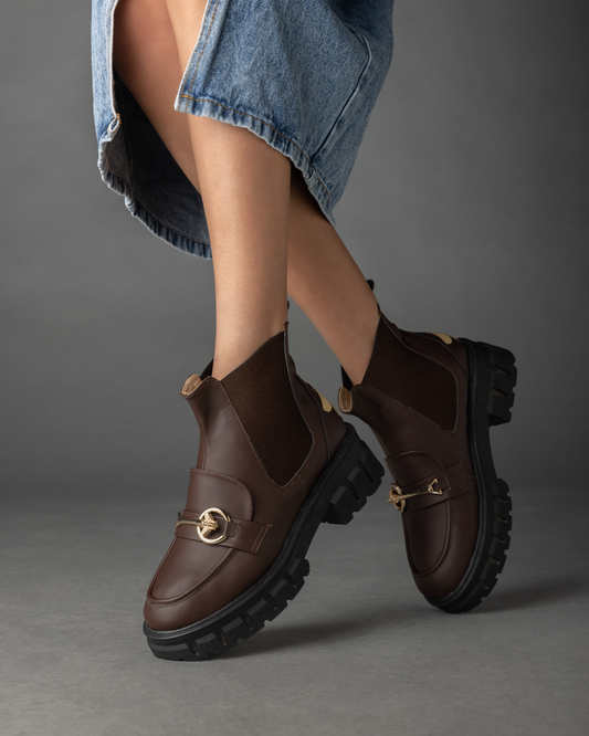 Vuelo Boots in Chocolate Brown