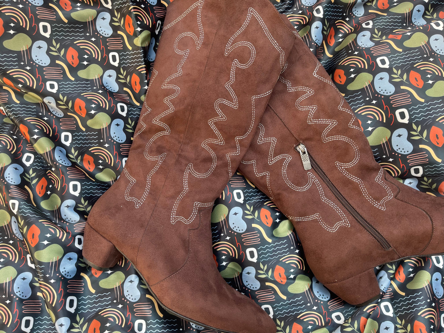 Detalles Suede Cowgirl Boots - BROWN