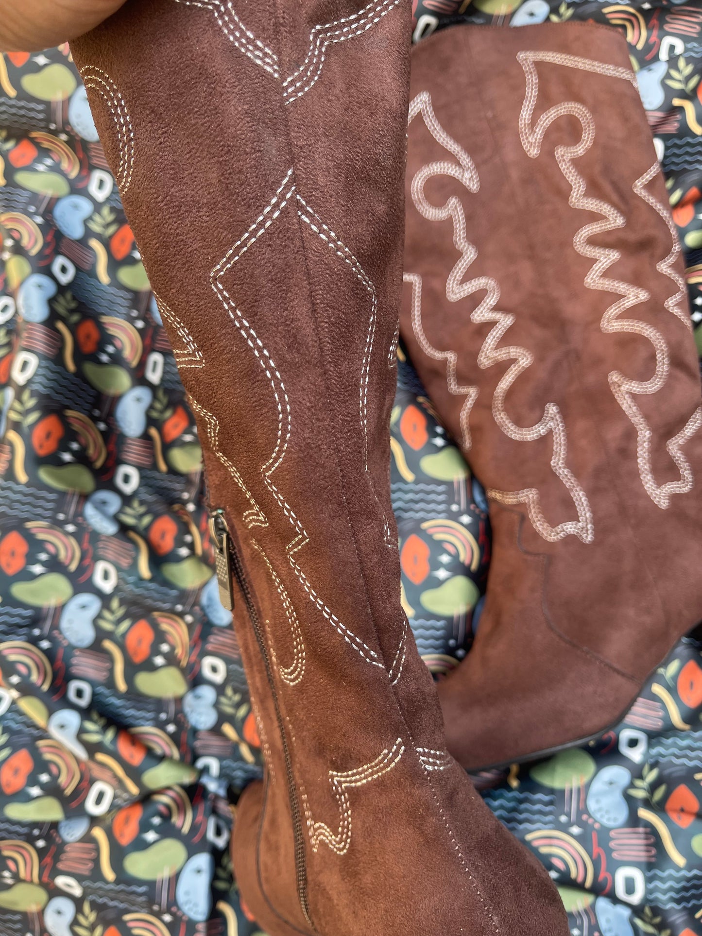 Detalles Suede Cowgirl Boots - BROWN