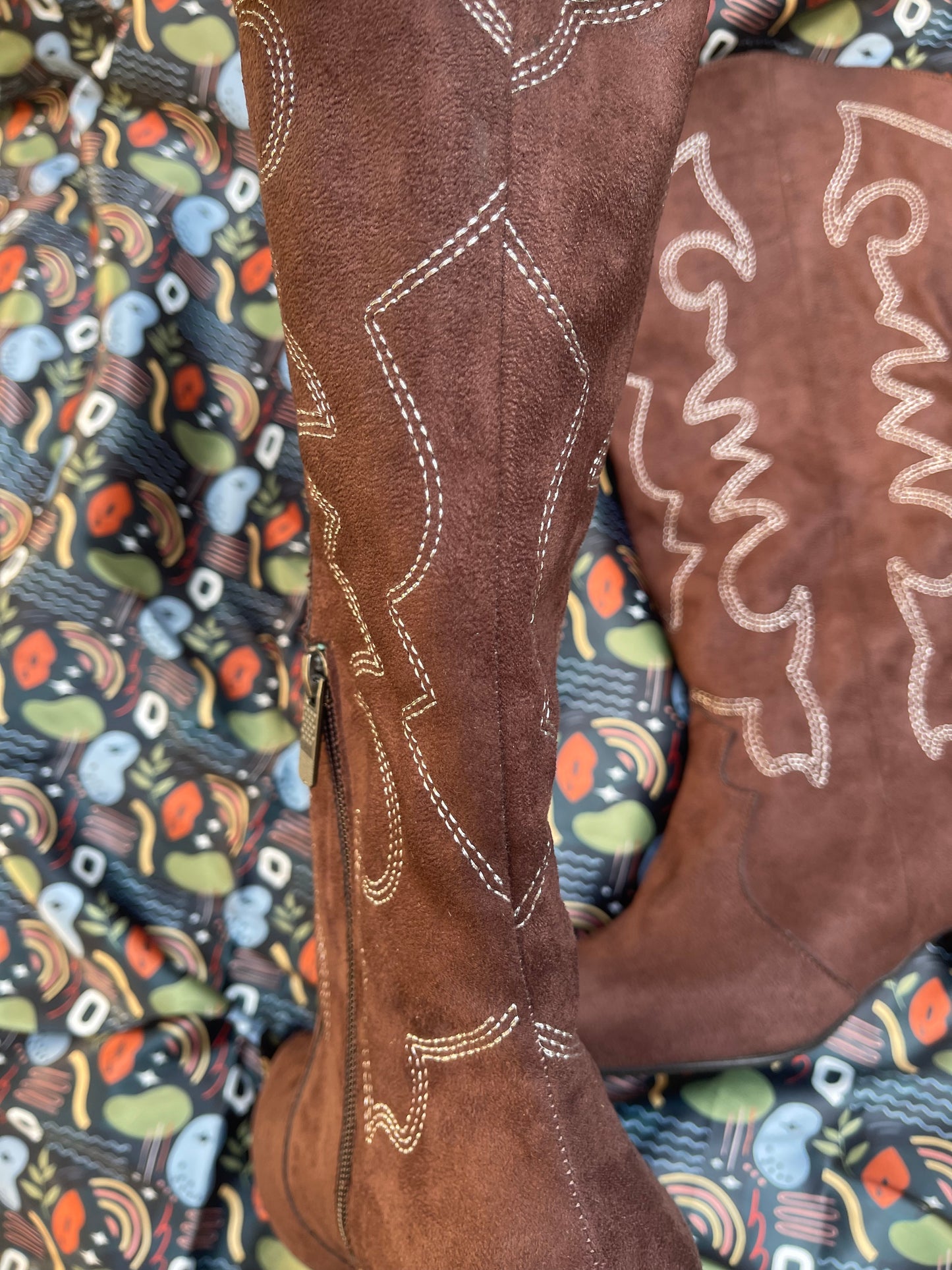 Detalles Suede Cowgirl Boots - BROWN