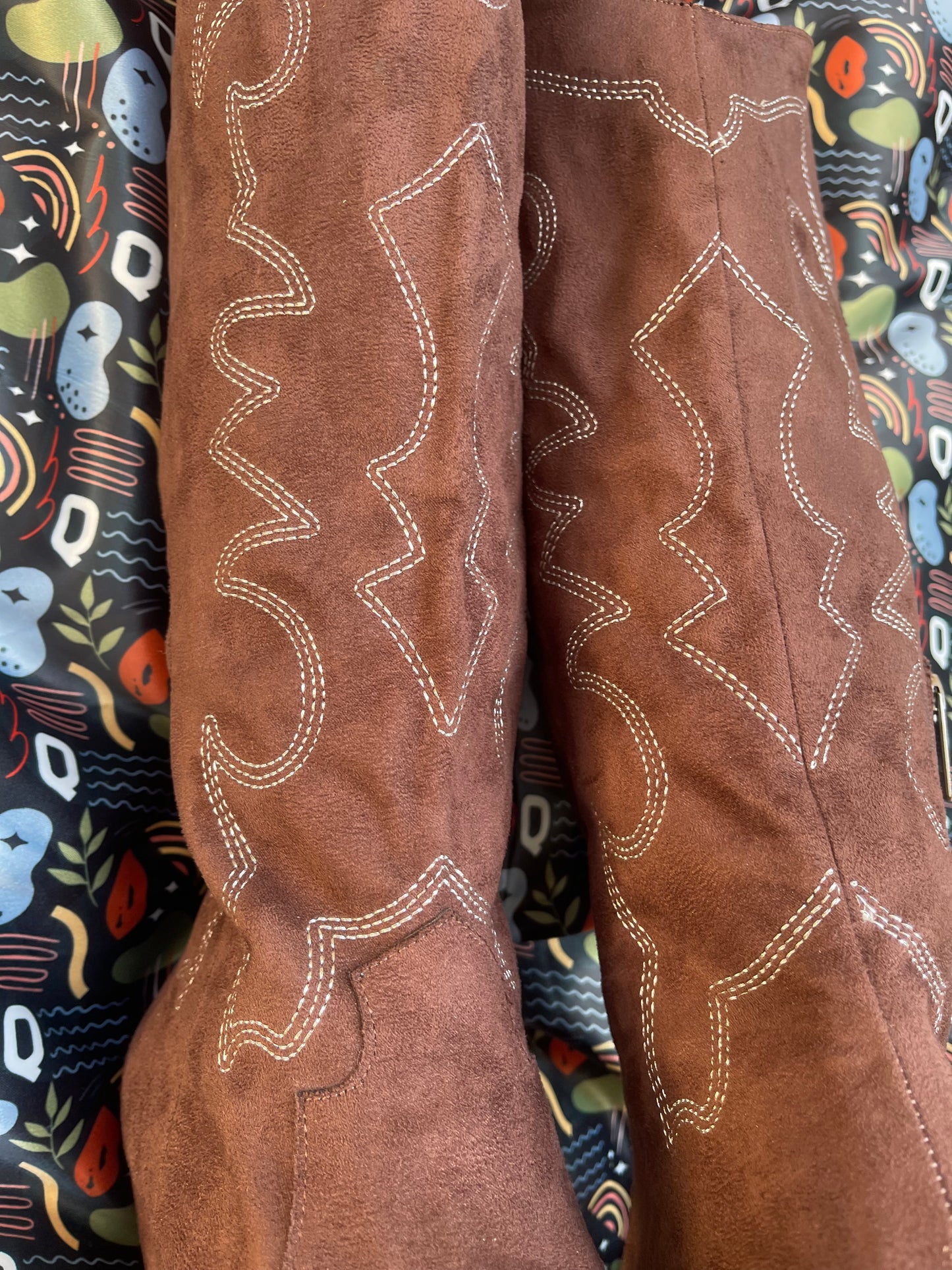 Detalles Suede Cowgirl Boots - BROWN