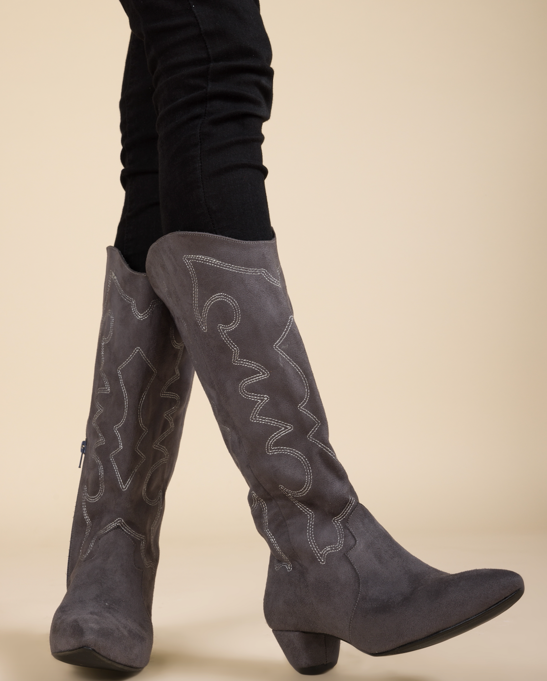 Detalles Suede Cowgirl Boots - GREY